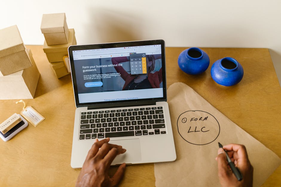 Jasa Pembuatan Website Custom vs Template: Mana Pilihan Terbaik Bisnis Anda di Era AI? Ilustrasi perbandingan website custom dan template untuk bisnis, menggambarkan pentingnya Untuk UMKM, Toko Online, Company Profile, SEO Friendly, Dengan AI
