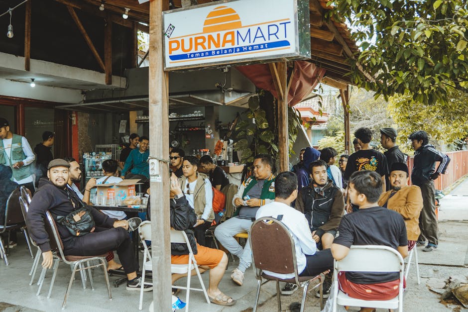 Ilustrasi tim ahli menawarkan jasa buat website profesional untuk bisnis lokal di Surabaya.