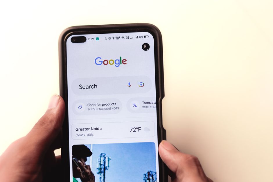 Menguak Potensi Website Anda: Panduan Google Search Console bagi Pemula Ilustrasi dashboard Google Search Console yang menunjukkan data penting bagi Memahami Google Search Console untuk Anda Pemilik Website Baru