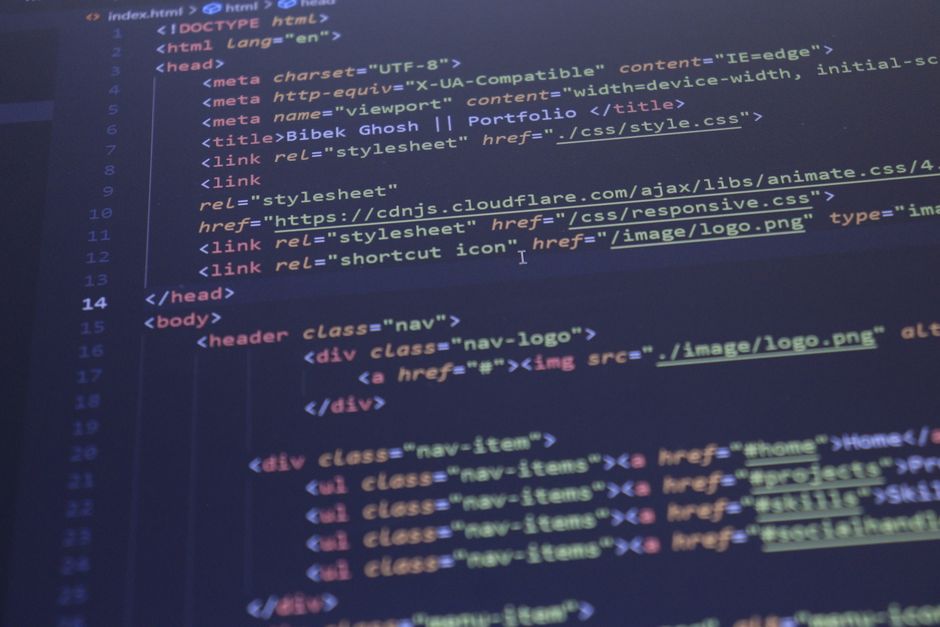 Mengungkap Kekuatan Sejati: Mengapa Website Native Unggul untuk Sistem Aplikasi Anda Ilustrasi keunggulan website native untuk pembuatan sistem aplikasi berbasis web, menunjukkan grafik performa tinggi, keamanan gembok, dan ikon skalabilitas.